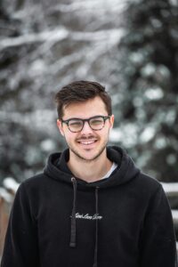 charlie-green-3JmfENcL24M-unsplash scalp serum